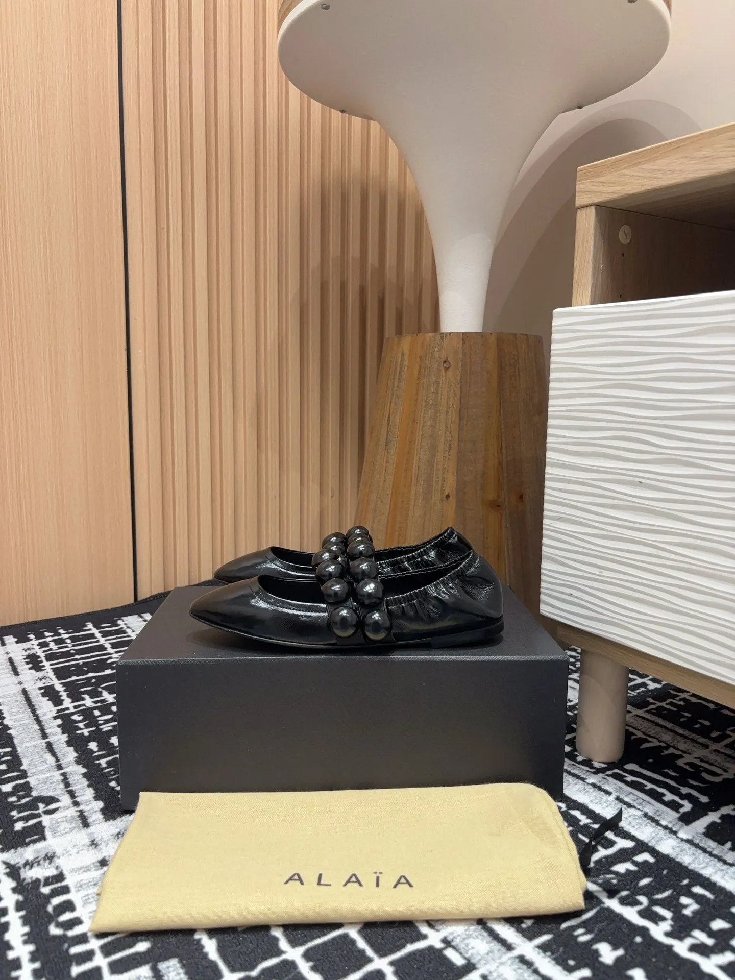Alaila Sphere Ballet Flats In Black Glossy Calfskin 964200