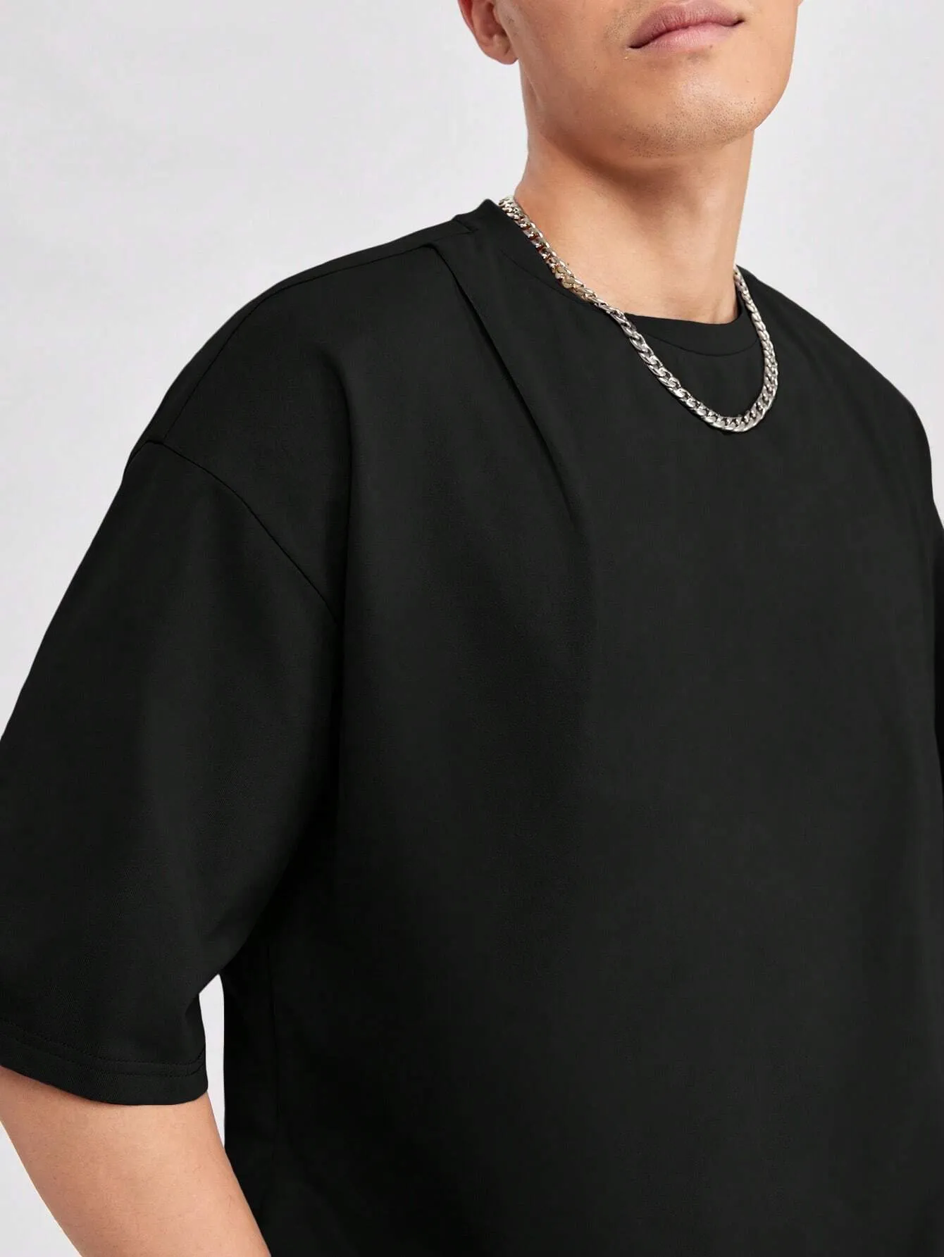 Bram | Στιλιζαρισμένο μαύρο oversized μπλουζάκι για την καλοκαιρινή περίοδο