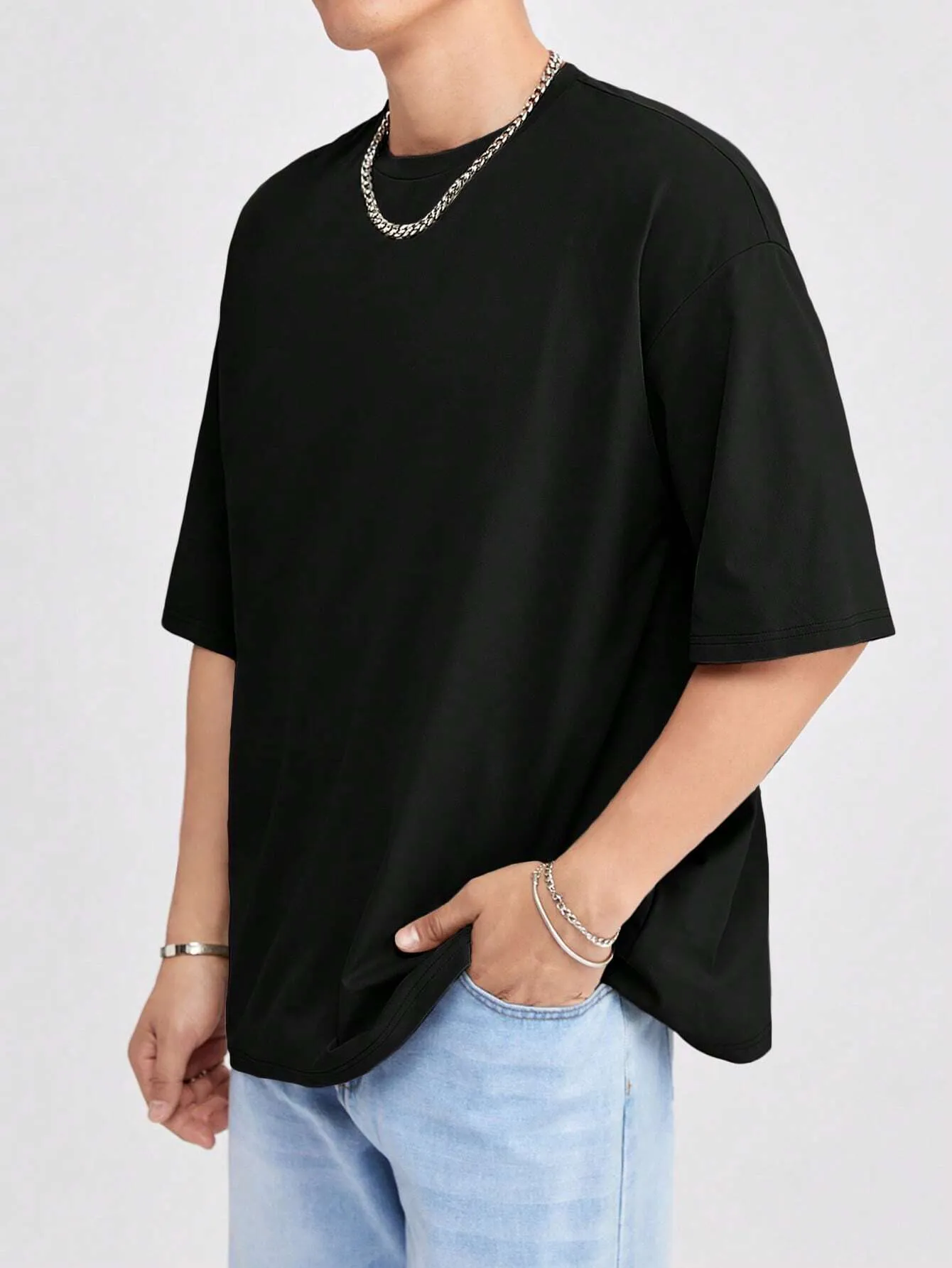 Bram | Στιλιζαρισμένο μαύρο oversized μπλουζάκι για την καλοκαιρινή περίοδο