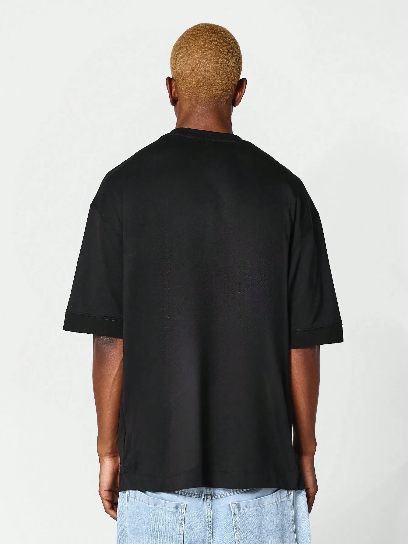 Bram | Στιλιζαρισμένο μαύρο oversized μπλουζάκι για την καλοκαιρινή περίοδο