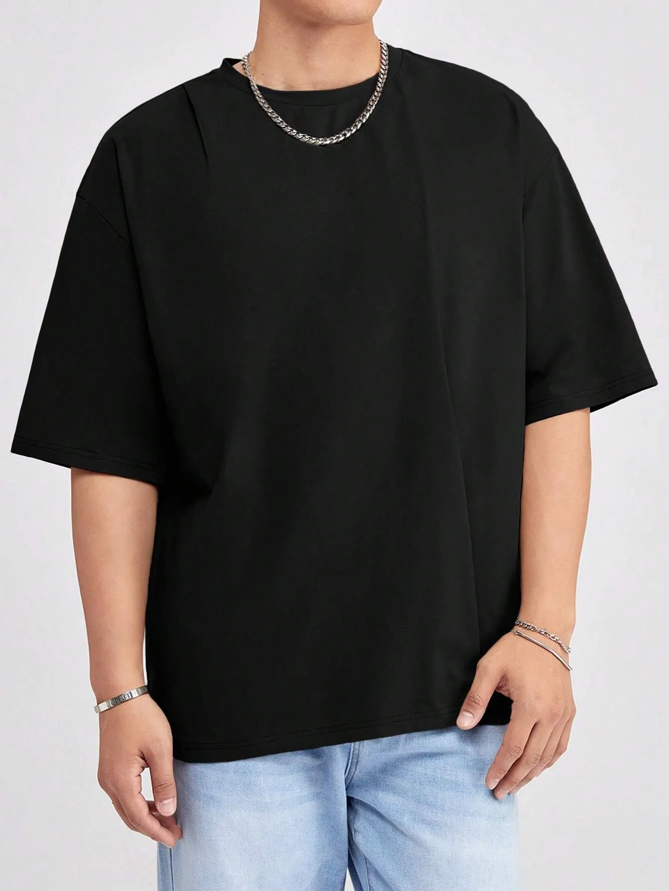 Bram | Στιλιζαρισμένο μαύρο oversized μπλουζάκι για την καλοκαιρινή περίοδο