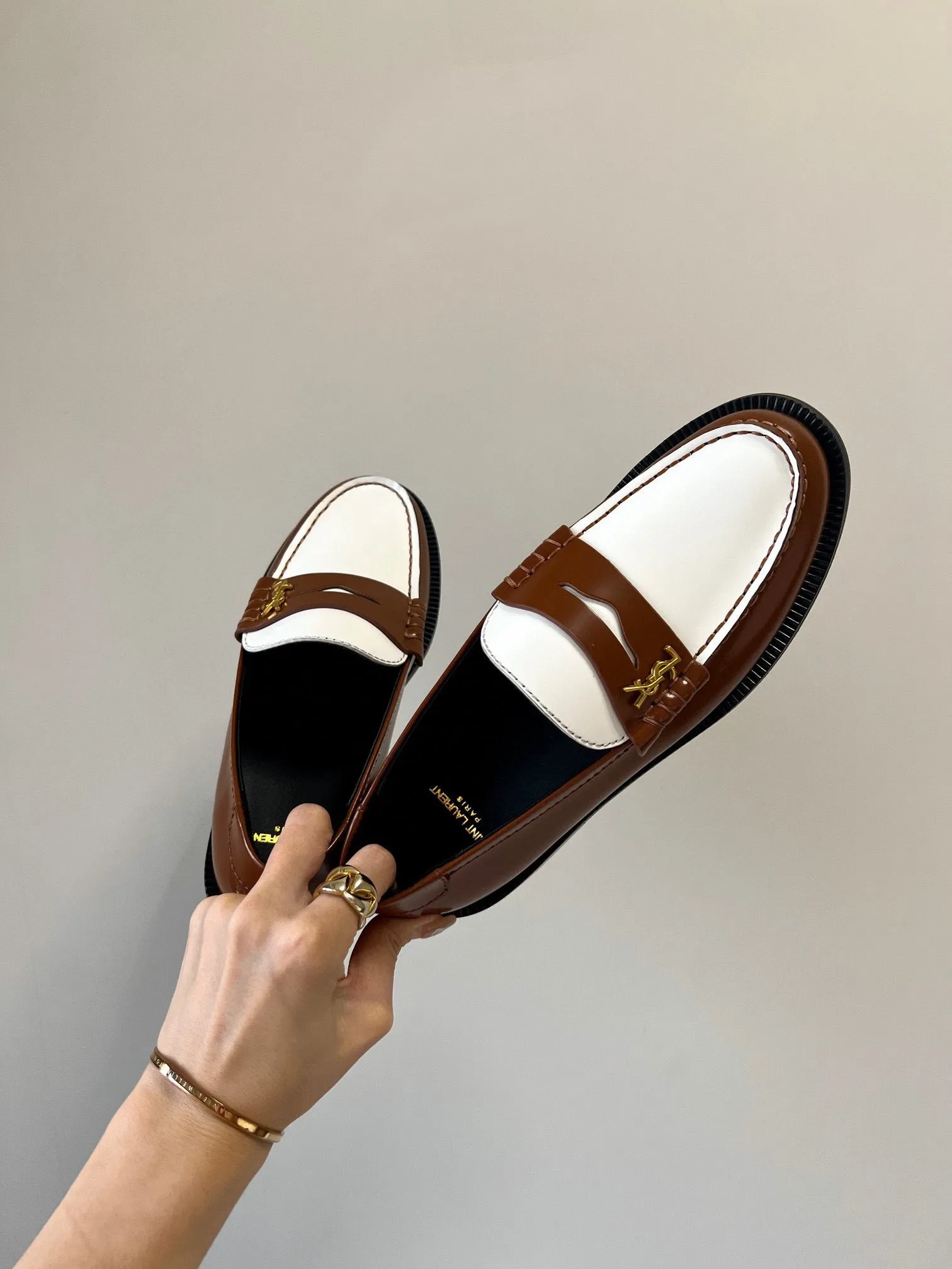 Customer-focused SL AND Laurent LE BROWN Seamless integration Saint CALFSKIN WHITE LOAFER