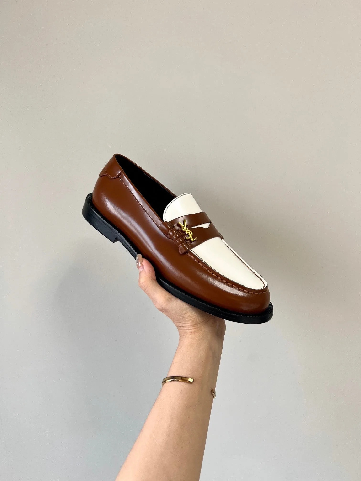Customer-focused SL AND Laurent LE BROWN Seamless integration Saint CALFSKIN WHITE LOAFER