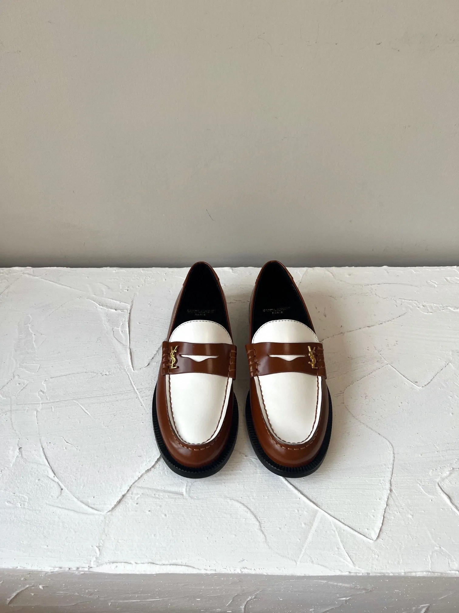 Customer-focused SL AND Laurent LE BROWN Seamless integration Saint CALFSKIN WHITE LOAFER