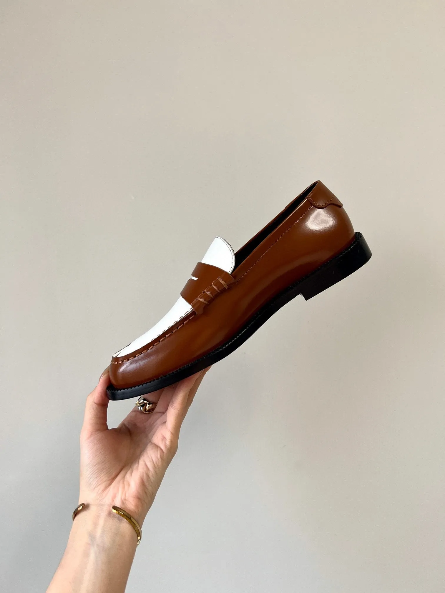 Customer-focused SL AND Laurent LE BROWN Seamless integration Saint CALFSKIN WHITE LOAFER