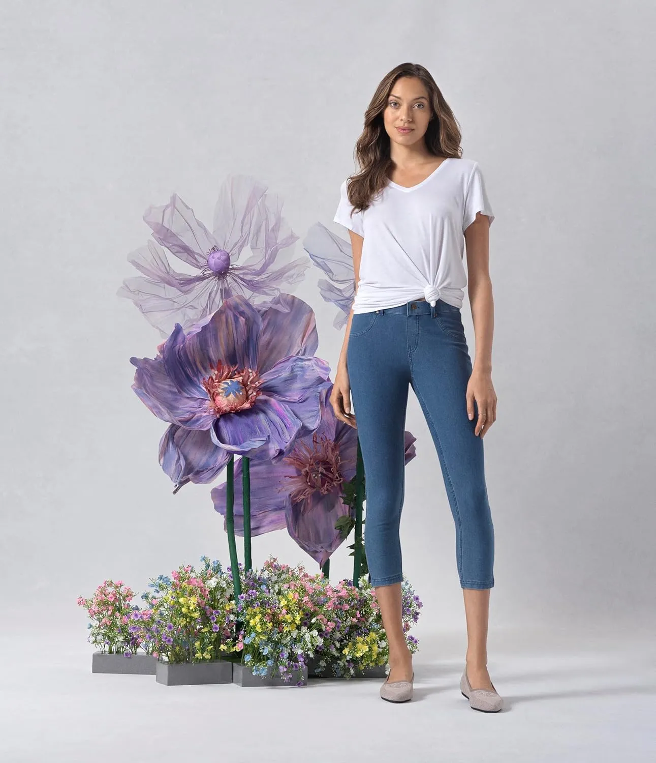 HUE Women's Essential Denim Capri Leggings with Pockets and Side Slits, Comfortable Pull On Pants