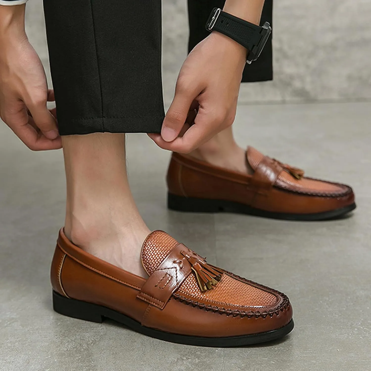 Men's Leather Tassel Decorated Low Heel Formal Loafers Retro Round Toe Printed Non-Slip Slip-On Business Flat Moccasin Shoes