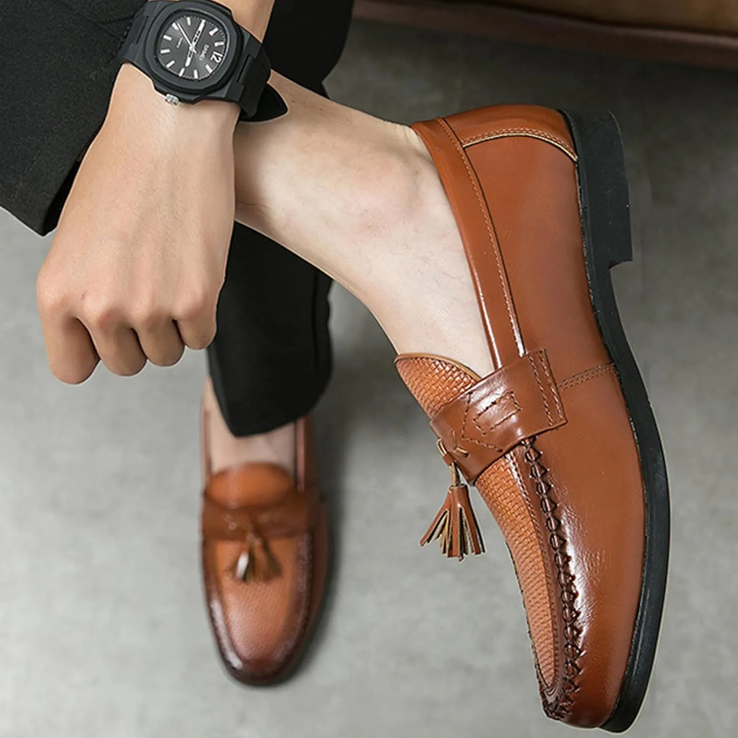 Men's Leather Tassel Decorated Low Heel Formal Loafers Retro Round Toe Printed Non-Slip Slip-On Business Flat Moccasin Shoes