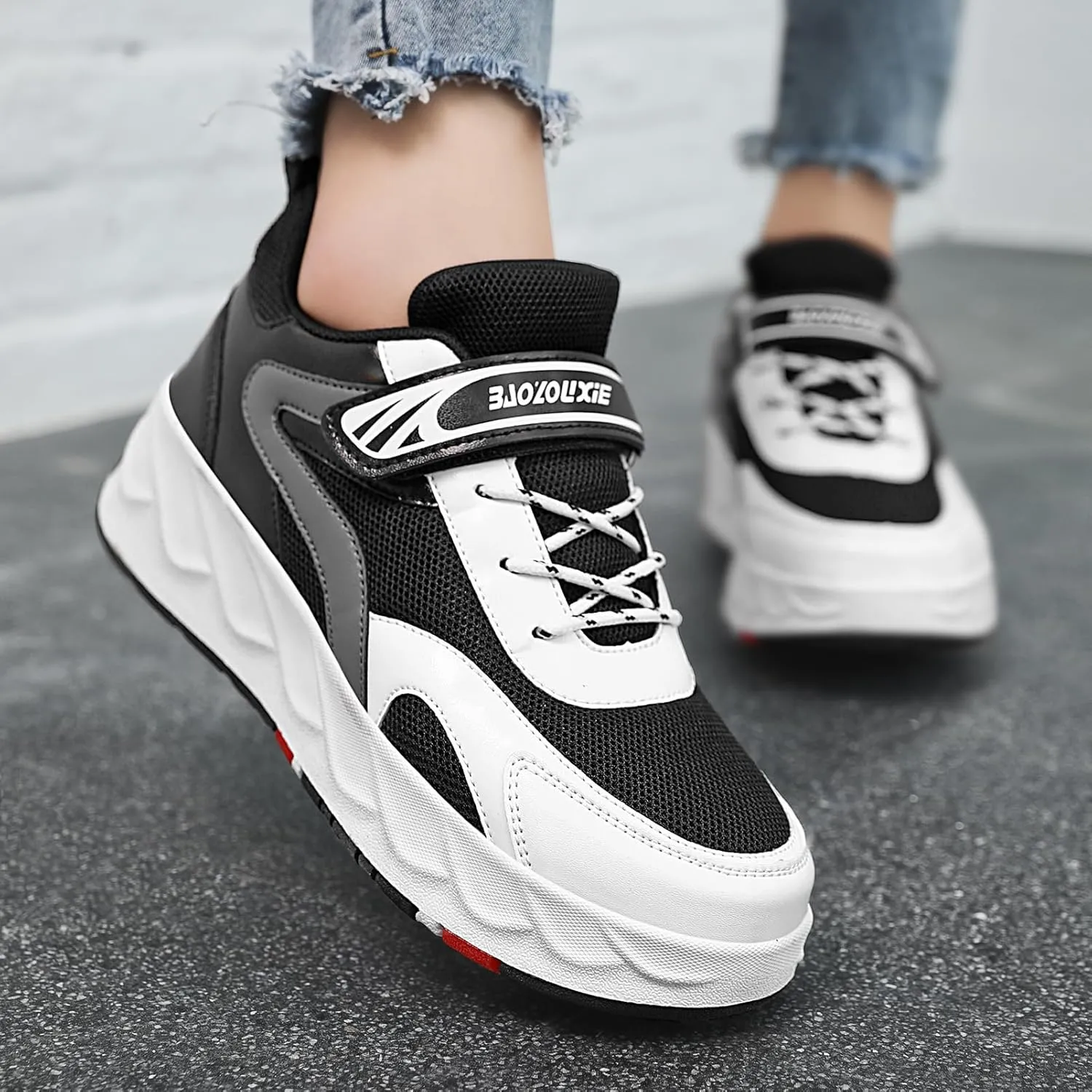 Outdoor Roller Skate Shoes for Kids, Parkour Roller Shoes with 4-Wheel & 2-Wheel Modes, Transformable Sneaker Skates for Boys, Versatile Roller Skating Footwear
