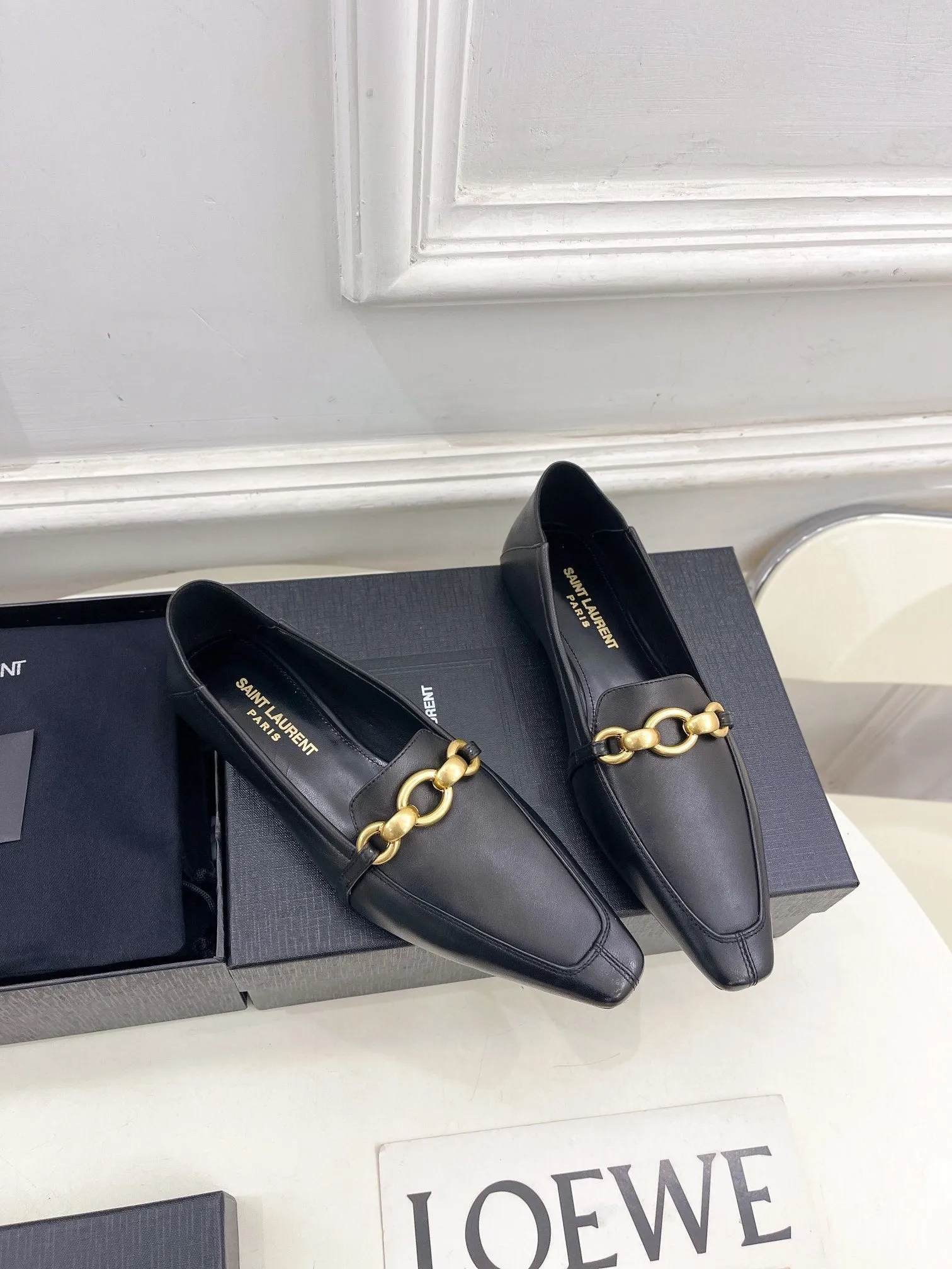 SMOOTH Wireless LOAFERS Laurent IN BLACK Saint Sleek FLAT WITH CHAIN GOLD CALFSKIN