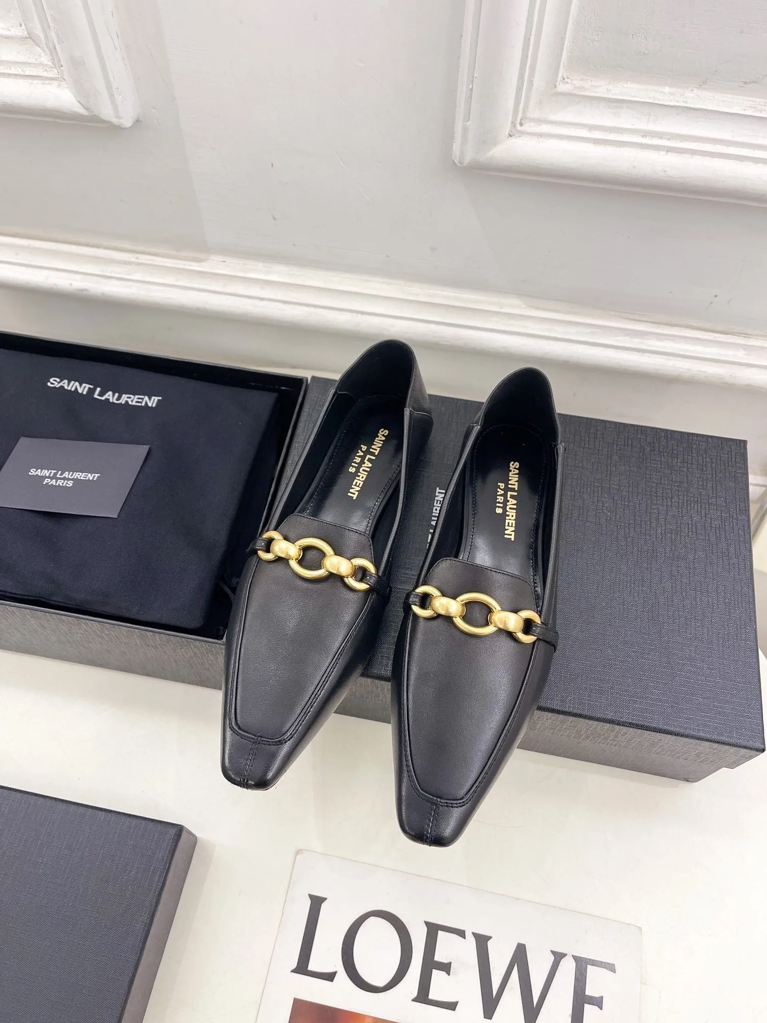SMOOTH Wireless LOAFERS Laurent IN BLACK Saint Sleek FLAT WITH CHAIN GOLD CALFSKIN