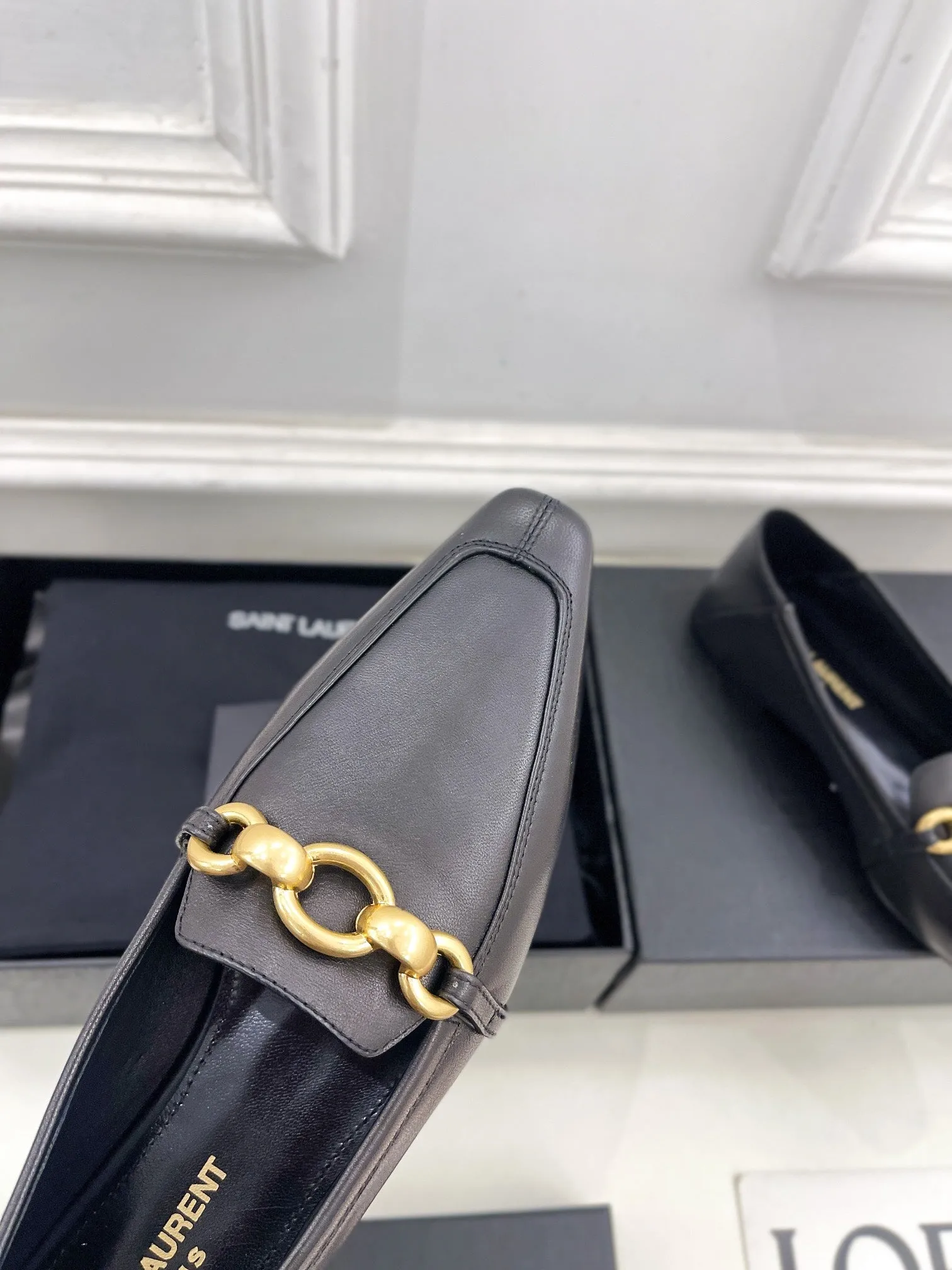 SMOOTH Wireless LOAFERS Laurent IN BLACK Saint Sleek FLAT WITH CHAIN GOLD CALFSKIN