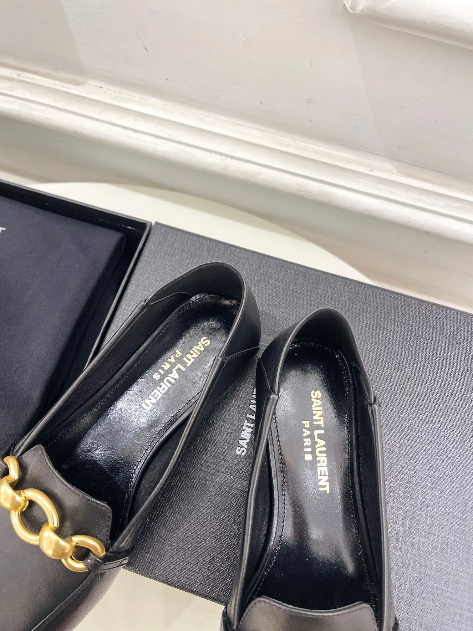 SMOOTH Wireless LOAFERS Laurent IN BLACK Saint Sleek FLAT WITH CHAIN GOLD CALFSKIN