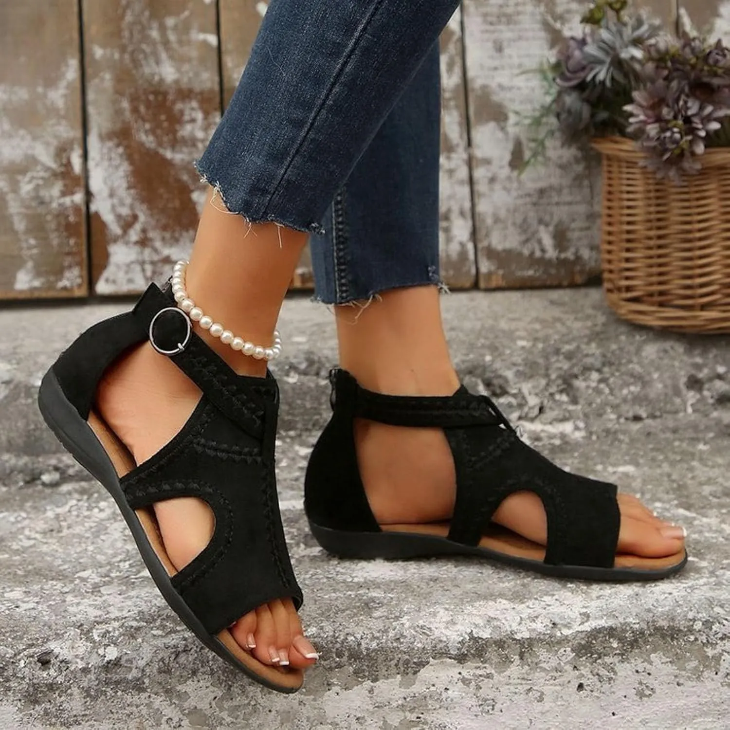 ZSpzx Flat Sandals for Women 2025,Ladies Summer Peep Toe Slip On Strappy Lightweight Sandal Comfortable Beach Hollow Out Non-Slip Casual Shoes Stylish Footwear for Daily Wear Outdoor Indoor
